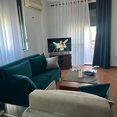 Elois Center Apartment